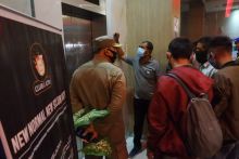 Tempat hiburan malam SC Club dan KTV Pekanbaru akhirnya disegel, Senin, 14 September 2020 karena melanggar perda tentang peredaran narkotika. (Foto. Amri)