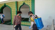 Polsek Ukui Bersama Jajaran TNI, Pemerintah dam Perusahaan Gelar Penyemprotan Massal Disinfektan