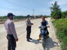Gelar Razia, Polsubsektor Pelalawan Lakukan Penerapan Wajib Masker Kepada Masyarakat