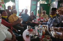 Paslon ESA saat berbincang bincang dengan sejumlah tokoh di Mandau