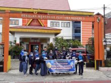 Alumni SMPN3 Gelar Bakti Sosial bagi-bagi masker