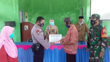 Agar Tepat Sasaran, Kapolsek Kerumutan Kawal Penyerahan BLT dana Desa