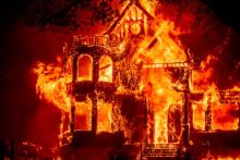 Angin yang Mereda Memberi Harapan Bagi Para Pemadam Kebakaran di California  