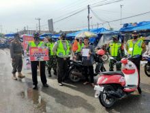 Polsek Tualang Bersama Satgas Pemburu Teking Covid-19, Berburu Masyarakat yang Tidak Pakai Masker (foto/lin)