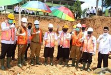 Peletakan Batu Pertama Gedung Asrama Terpadu MAN 1 Kuansing, Dihadiri Pjs Bupati Kuansing (foto/zar)