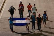 Untuk Pertama Kali Sejak Perbatasan Dibuka, Ratusan Migran Asal Honduras Tiba di Amerika Serikat