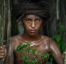 Inilah Satu-Satunya Suku di Indonesia, yang Masyarakatnya Memiliki Mata Biru Terang Dengan Kulit Coklat yang Bersinar