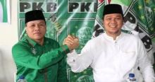 Suhardiman Amby (sebelah kiri) salam komando dengan Andi Putra yang merupakan pasanganya sebagai calon bupati Kuansing 