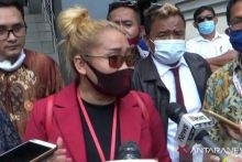 Ketua Relawan Jokowi Bersatu Silvia Devi Soembarto,  yang melaporkan Najwa ke Polda Metro Jaya.  Foto: int