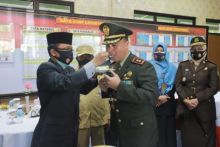 Pemkab Siak-Dandim 0303 Bengkalis Laksanakan Upacara Virtual Peringatan HUT Ke-75 TNI AD Bersama Presiden RI (foto/lin)