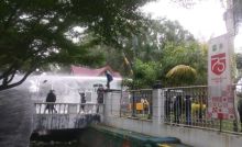 Polisi Bubarkan Pedemo Ciptaker di Depan DPRD Riau dengan Water Cannon