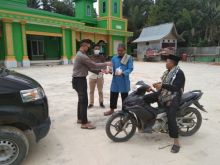 Tingkatkan Kepercayaan Masyarakat Kepada Polri, Personil Polsek Langgam Lakukan Giat Jumat Barokah