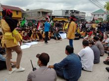 Tolak UU Cipta Kerja Ratusan Massa Serbu DPRD Inhil (foto/int)