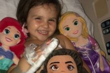 Tragis, Gadis Cantik Ini Terpaksa Kehilangan Kakinya Setelah Tak Sengaja Terpotong Mesin Pemotong Rumput di Rumahnya..