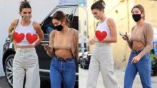 Kendall Jenner (tanktop putih) dikecam netizen karena tampil tanpa bra di depan khalayak umum. Foto: int