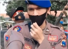 Bripka Onky Mahardika, petugas Polisi di Banyuwangi yang membuat pendemo perempuan jadi terpesona. Foto: int 