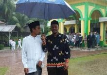 Momen Dirinya Dipayungi, UAS Bahas Tentang Hujan dan Menangis, Netizen Ucapkan Begini (foto/int)