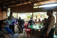 Kepolisian Sektor Kerumutan Terus Ingatkan Warga Kerumutan Pakai Masker Saat Keluar Rumah