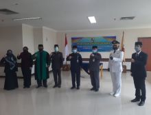 Foto bersama Pj Sekda bersama pejabatyang dilantik