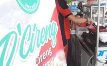 Omzet D'Cireng Berangsur Membaik, Selalu Terapkan Prokes 3M (foto/riki)