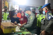 Satgas Covid-19 Razia Pengunjung Pasar di Tembilahan (foto/rgo)