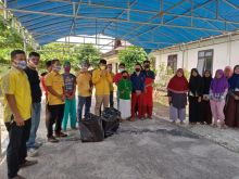 Penyerahan puluhan nasi kotak ke anak anak panti asuhan