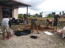 Pengurus PWI menyiapkan bibit jahe untuk ditanam