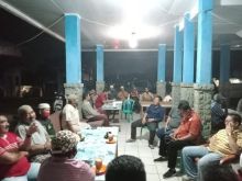 Engah Eet saat silaturahmi dan ngopi bareng bersama tokoh masyarakat duri barat