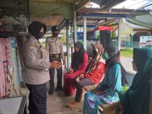 Sampaikan Himbauan Adaptasi Kebiasaan Baru, Polwan Polsek Teluk Meranti Turun ke Masyarakat 