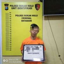 Numpang Air Kecil, Sales Alat Cuci Mobil Gerayangi Anak Calon Konsumen (foto/amsur)