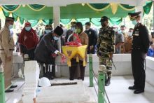Peringati Hari Pahlawan, Forkopimda Inhil Ziarah ke Makam Pahlawan M Boya (foto/rgo)