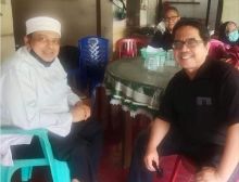 Ade Armando Unggah Foto Bareng Ustadz Haikal Hassan, Netizen Sebut Begini (foto/int)