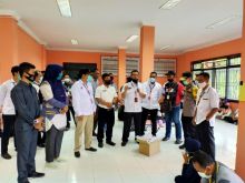 Proses pelipatan kertas surat suara pilkada Bengkalis