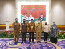 Foto bersama, Tingkatkan Partisipasi Demokrasi, Kesbangpol Pekanbaru Gelar Penyuluhan Politik Bagi Organisasi Masyarakat