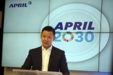 Direktur RGE Anderson Tanoto memberikan pemaparan mengenai komitmen APRIL 2030  di Jakarta, Selasa (17/11) (foto/ist)