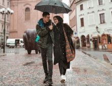 Zaskia Sungkar Unggah Foto Payungan Berdua Irwansyah, Netizen Sebut Begini (foto/int)