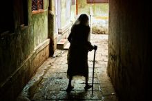 Wanita Berusia 100 Tahun Meninggal Karena Shock Setelah Seorang Tetangga Mencoba Memperkosanya