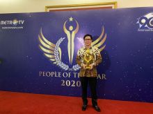 Dukung UKM, Alfamart Raih Penghargaan Best CEO of the Year 2020 (foto: istimewa) 