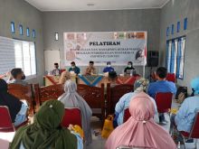 Sebanyak 25 pelaku UMKM di Kelurahan Langgam mengikuti  Pelatihan Pengelolaan  dan Manajemen Rumah Makan yang ditaja EMP Bentu Ltd. Foto: ist 