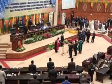 Pelantikkan Yulisman sebagai ketua DPRD Riau dan Agung Nugroho sebagai wakil DPRD Riau sisa masa jabatan 2019 - 2024.