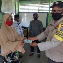 Polsek Kuala Kampar Lakukan Pengawalan Pembagian BLTDD