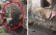 Viral Detik-detik Rumah Roboh Pinggir Sungai, Netizen Langsung Sebut Begini (foto/int) 