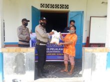 Bhakti Sosial Operasi Lilin Lancang Kuning 2020, Polsek Kuala Kampar Bagikan Sembako