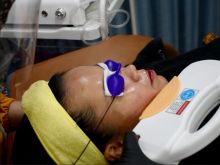 Konsultasi Permasalahan Kulit Wajah, Duo FIFA Liga Dangdut 2018 Kunjungi Isabell's Beauty Treatment