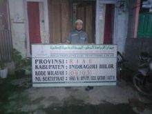 Plang Diturunkan, Tanda Bubarnya DPW FPI di Inhil (foto/rgo) 