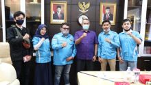 Hamdani, S.IP dan pengurus KNPI Bukita Raya