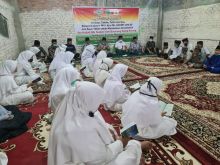 Suasana yasinan dan doa bersama di RA Kopi Aren