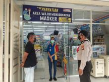 Polsek Kerumutan Pastikan Swalayan Terapkan Prokes