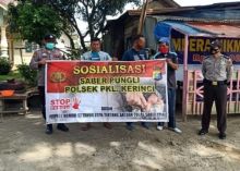 Polsek Pangkalan Kerinci Edukasi Masyarakat Binaannya Soal Saber Pungli