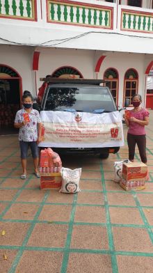 Pembagian sembako warga Tionghoa Bengkalis